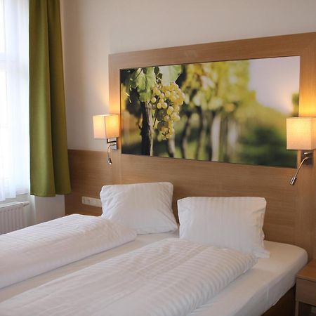 Weinhotel Rieder Poysdorf Eksteriør billede