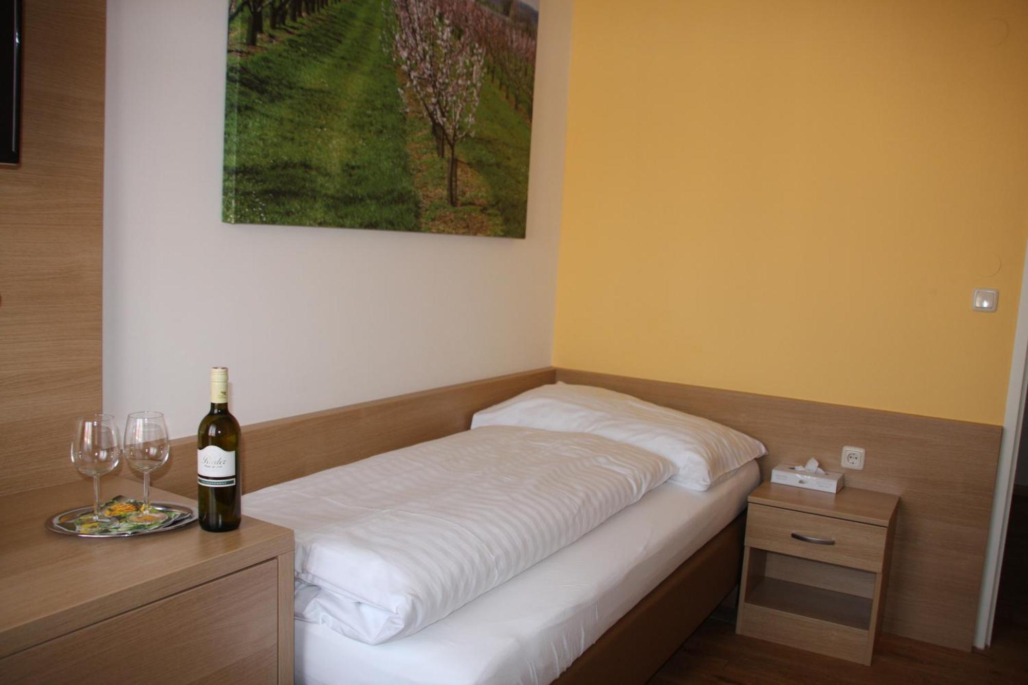 Weinhotel Rieder Poysdorf Eksteriør billede