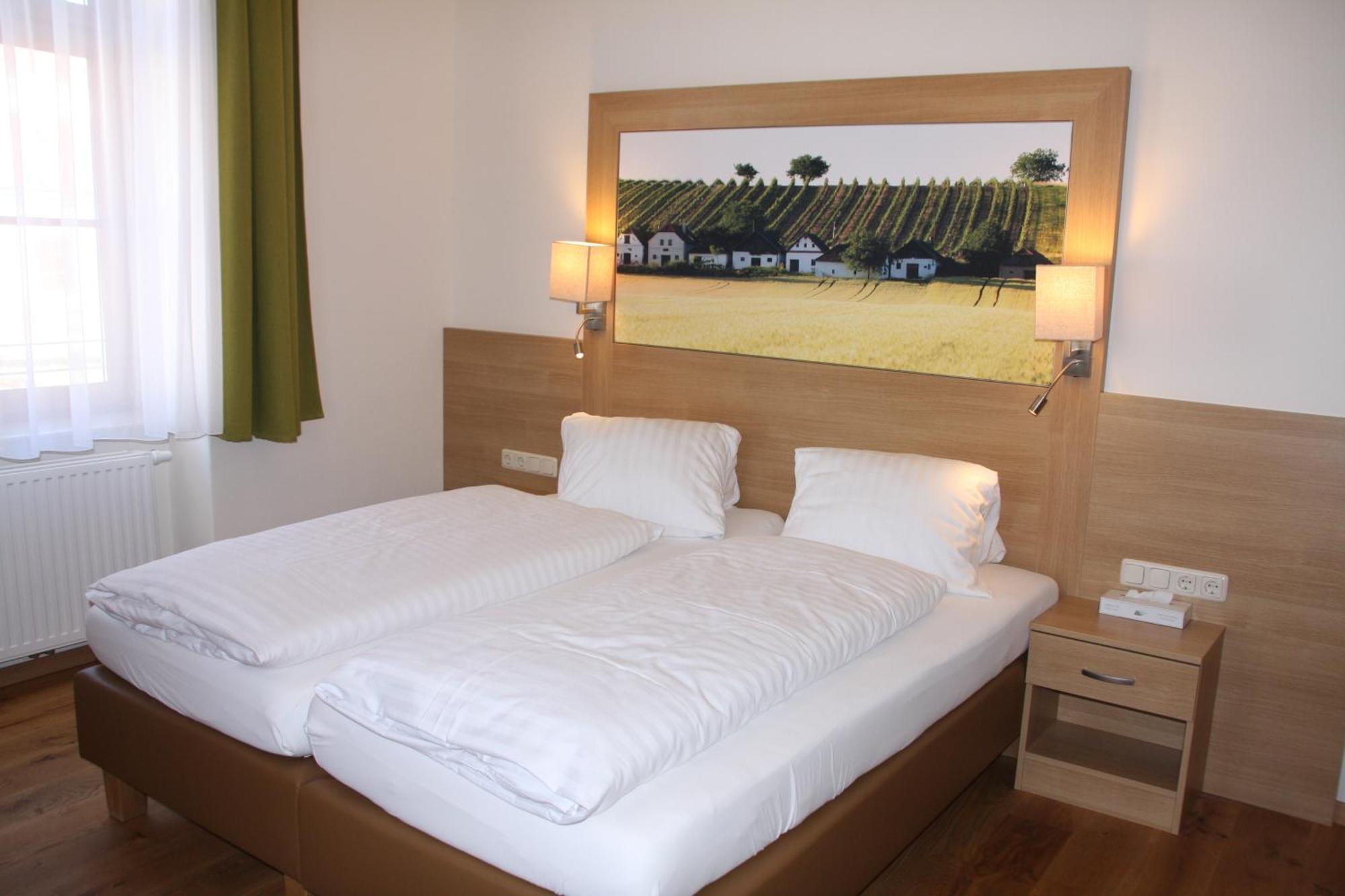 Weinhotel Rieder Poysdorf Eksteriør billede