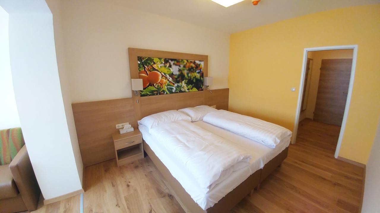 Weinhotel Rieder Poysdorf Eksteriør billede
