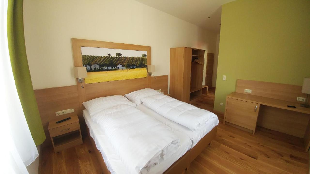 Weinhotel Rieder Poysdorf Eksteriør billede