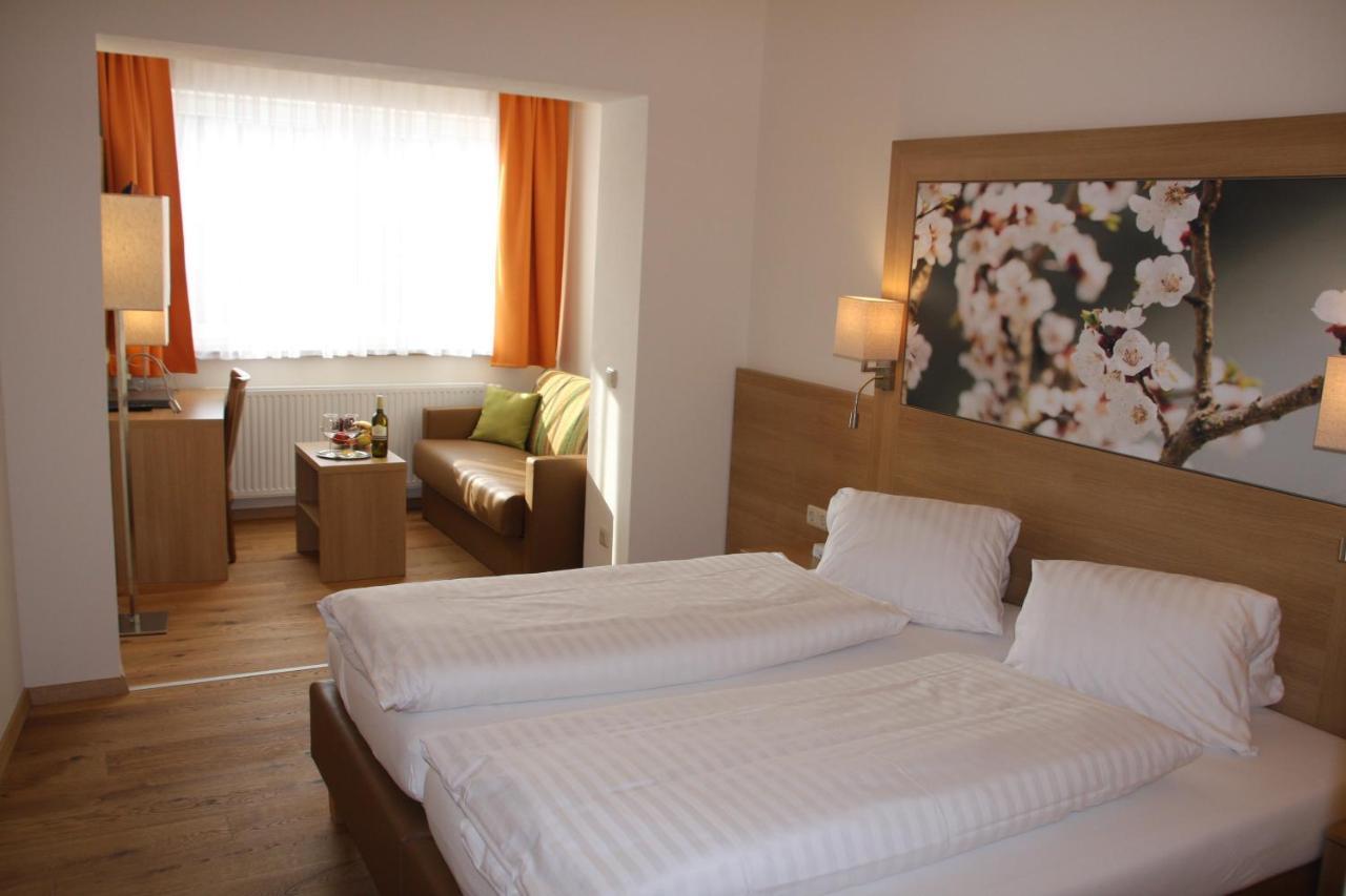 Weinhotel Rieder Poysdorf Eksteriør billede